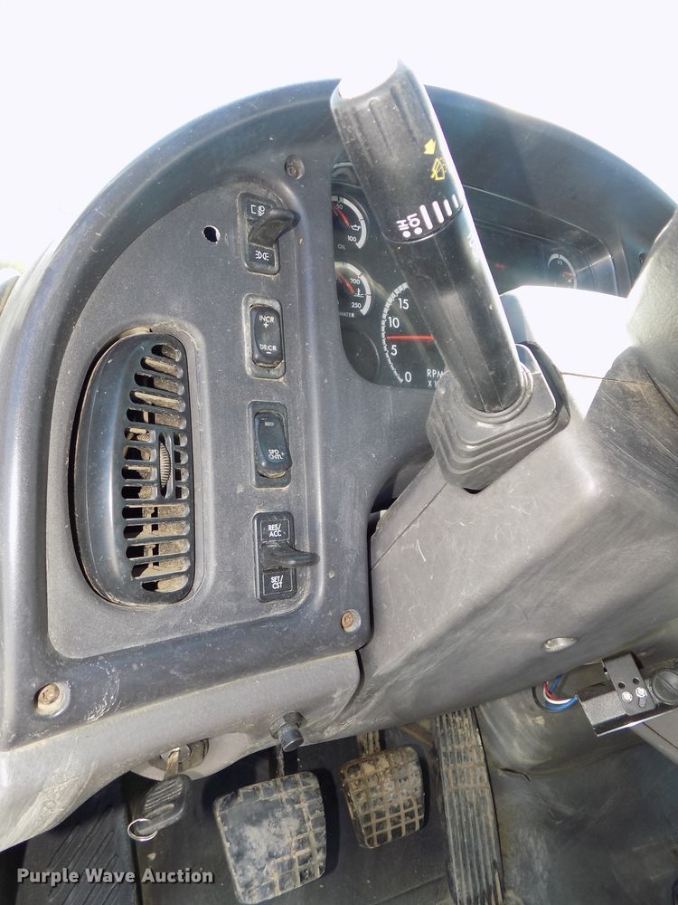 image for item DG2631 2005 Freightliner Business Class M2  dump truck