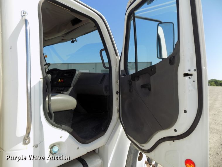 image for item DG2631 2005 Freightliner Business Class M2  dump truck