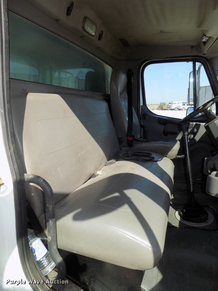 image for item DG2631 2005 Freightliner Business Class M2  dump truck