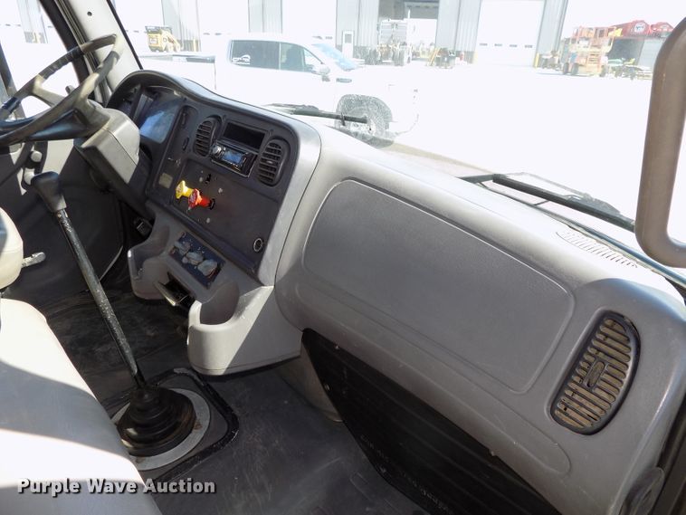 image for item DG2631 2005 Freightliner Business Class M2  dump truck