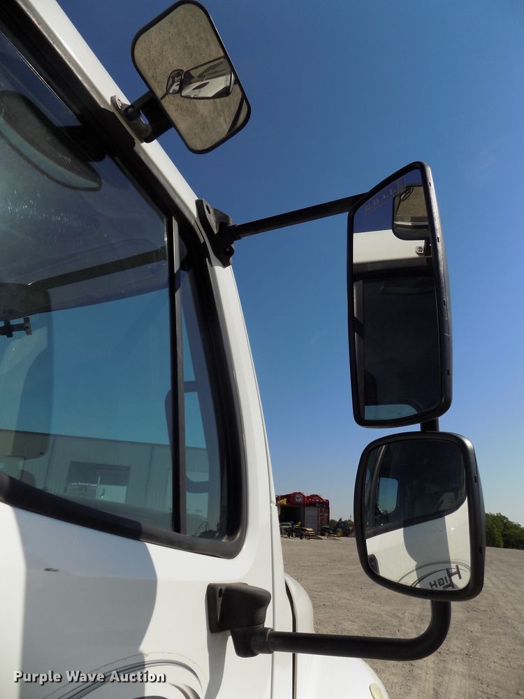 image for item DG2631 2005 Freightliner Business Class M2  dump truck