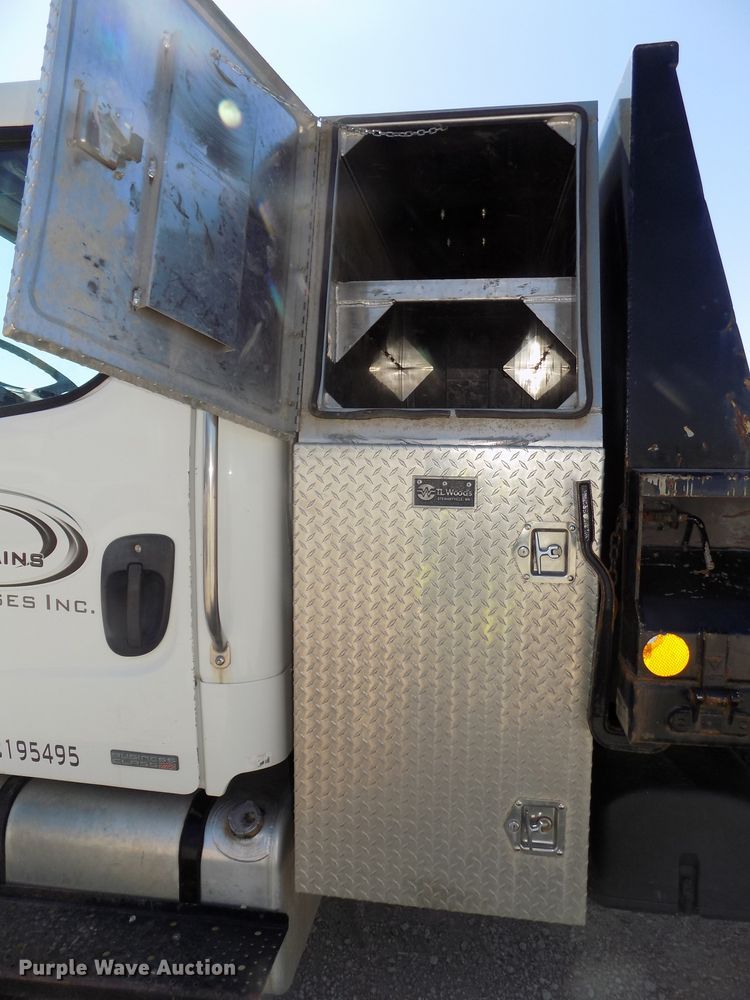 image for item DG2631 2005 Freightliner Business Class M2  dump truck