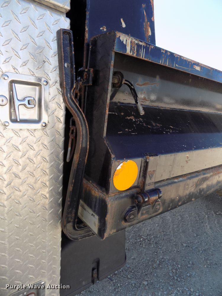 image for item DG2631 2005 Freightliner Business Class M2  dump truck