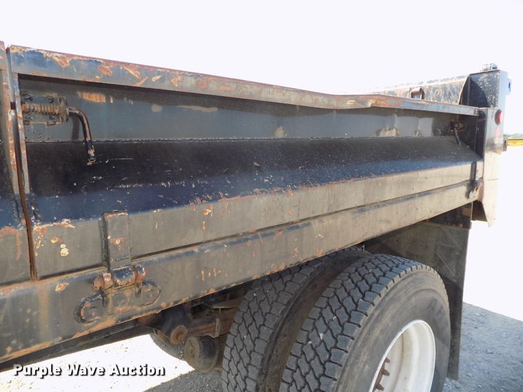 image for item DG2631 2005 Freightliner Business Class M2  dump truck