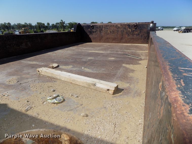 image for item DG2631 2005 Freightliner Business Class M2  dump truck