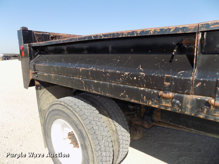 image for item DG2631 2005 Freightliner Business Class M2  dump truck