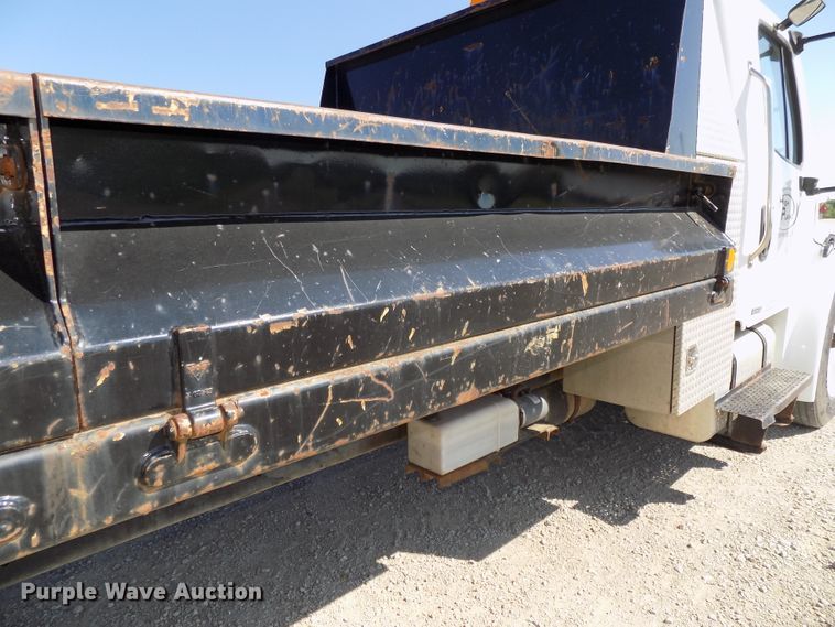 image for item DG2631 2005 Freightliner Business Class M2  dump truck