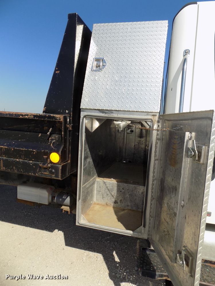 image for item DG2631 2005 Freightliner Business Class M2  dump truck