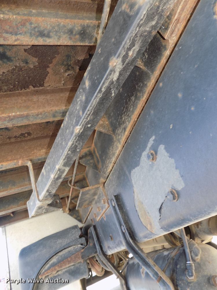 image for item DG2631 2005 Freightliner Business Class M2  dump truck