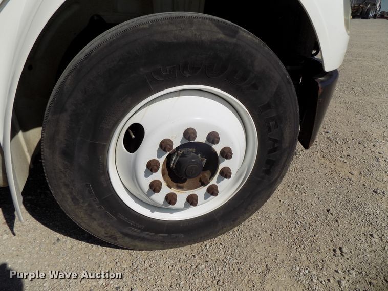 image for item DG2631 2005 Freightliner Business Class M2  dump truck