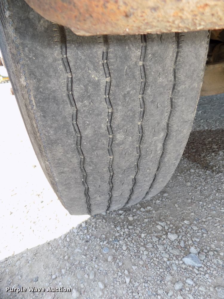 image for item DG2631 2005 Freightliner Business Class M2  dump truck