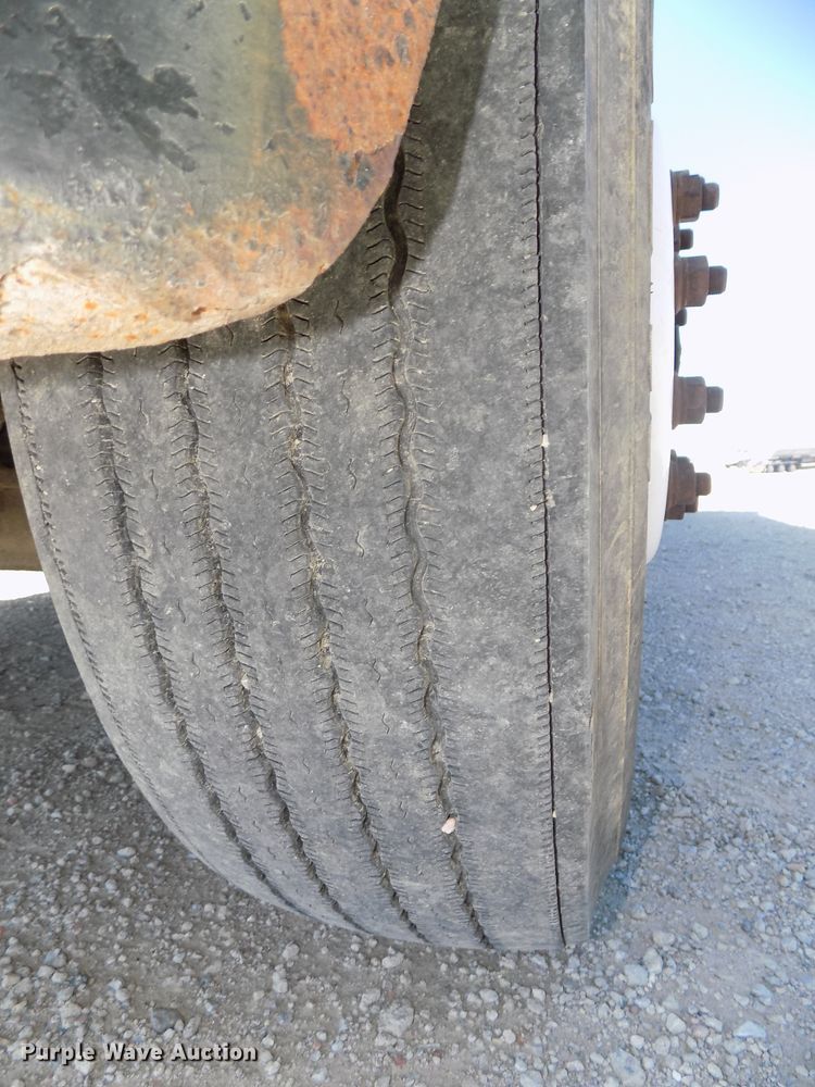 image for item DG2631 2005 Freightliner Business Class M2  dump truck