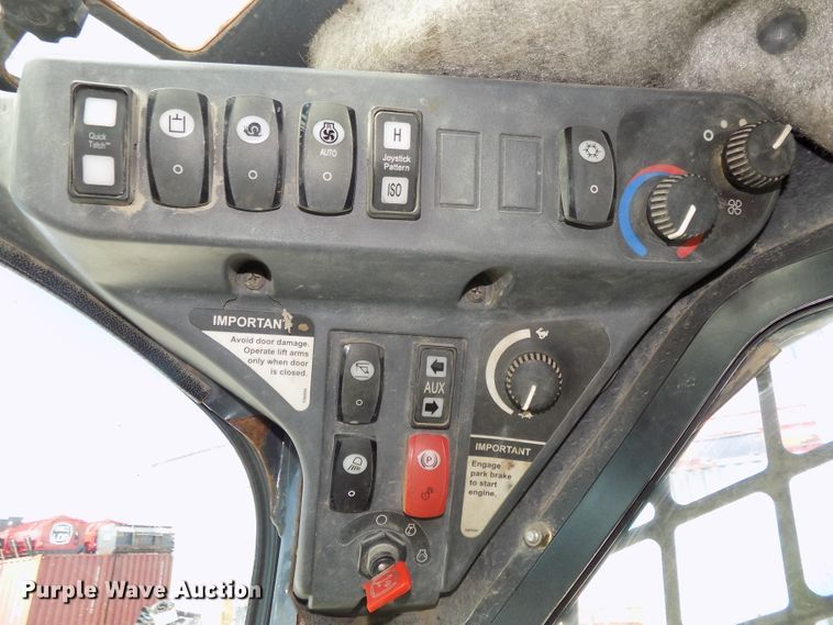 image for item DG2633 2012 John Deere 323DT  tracked skid steer loader