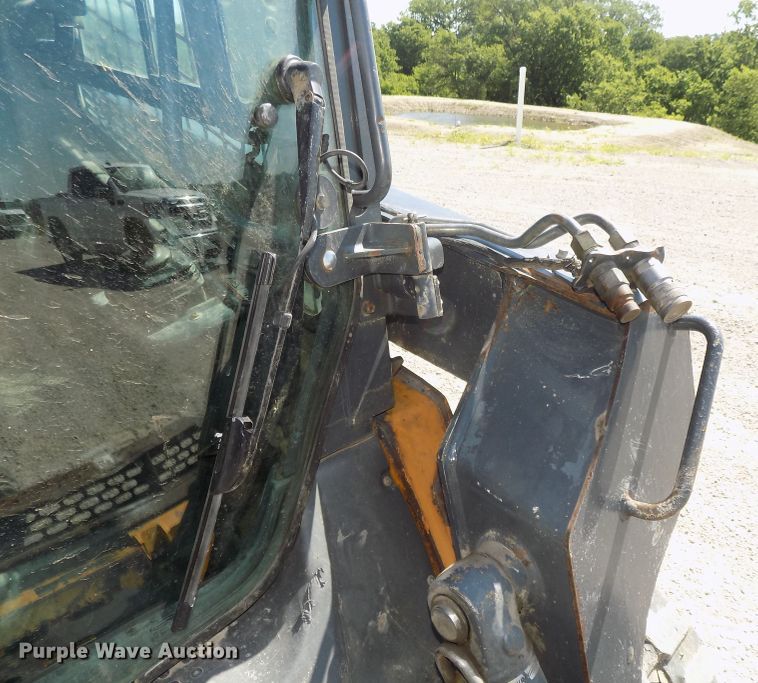 image for item DG2633 2012 John Deere 323DT  tracked skid steer loader