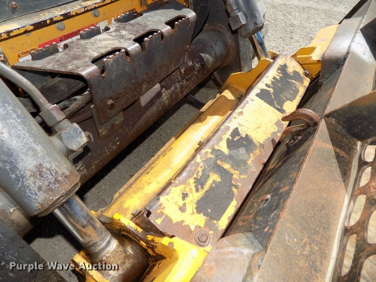 image for item DG2633 2012 John Deere 323DT  tracked skid steer loader