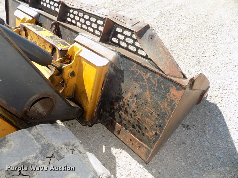 image for item DG2633 2012 John Deere 323DT  tracked skid steer loader