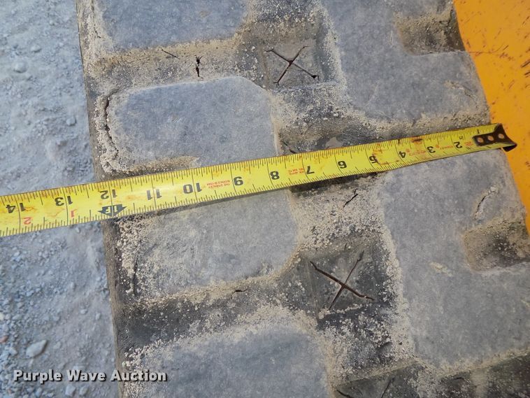 image for item DG2633 2012 John Deere 323DT  tracked skid steer loader