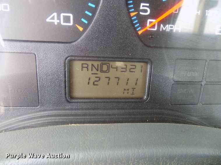 image for item DG2638 2004 International 7400  bucket truck