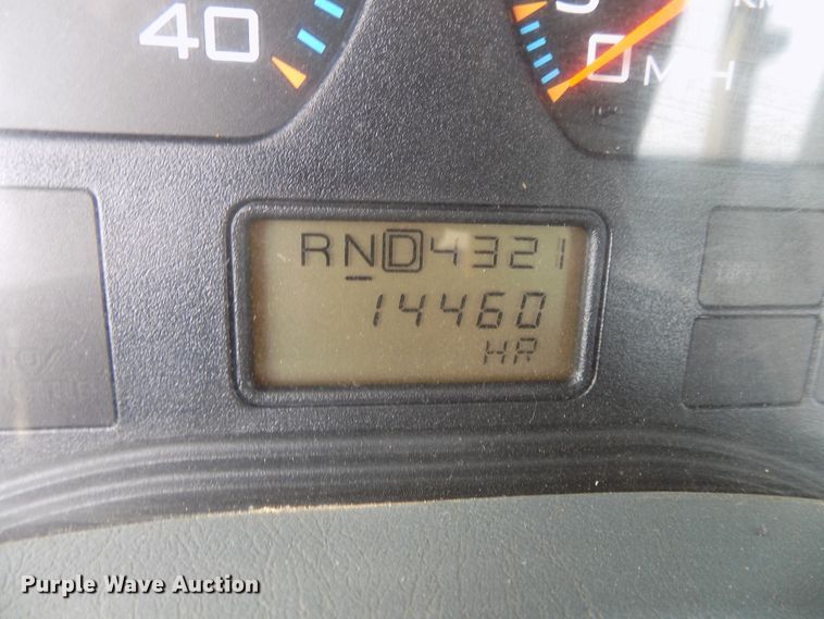 image for item DG2638 2004 International 7400  bucket truck