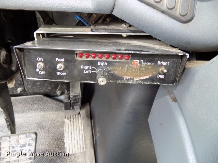 image for item DG2638 2004 International 7400  bucket truck