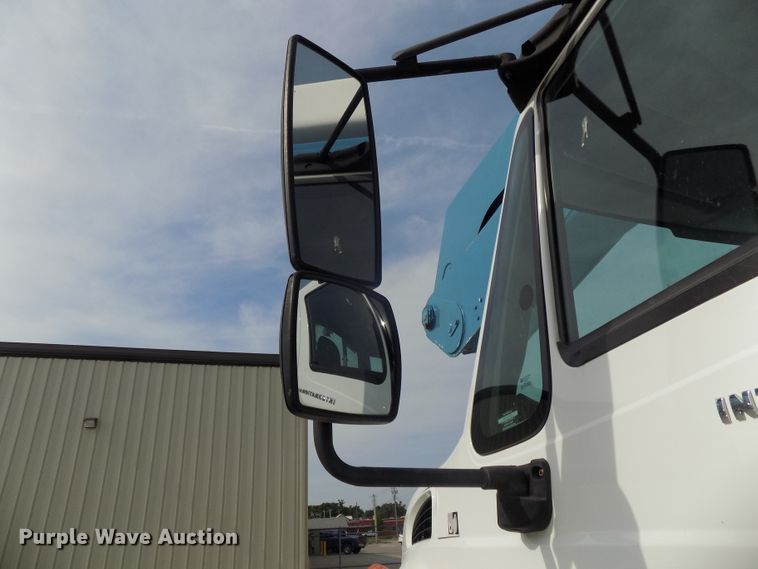 image for item DG2638 2004 International 7400  bucket truck