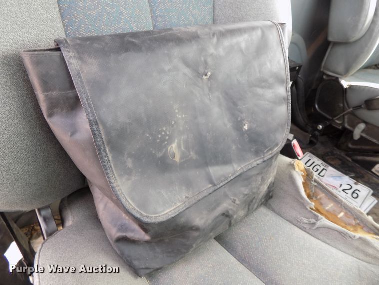 image for item DG2638 2004 International 7400  bucket truck