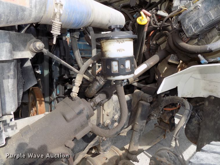 image for item DG2638 2004 International 7400  bucket truck