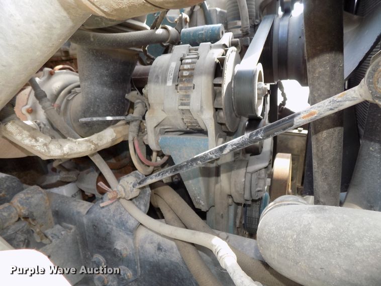 image for item DG2638 2004 International 7400  bucket truck