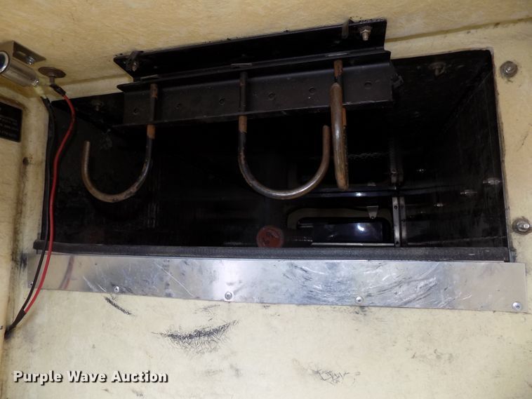 image for item DG2638 2004 International 7400  bucket truck