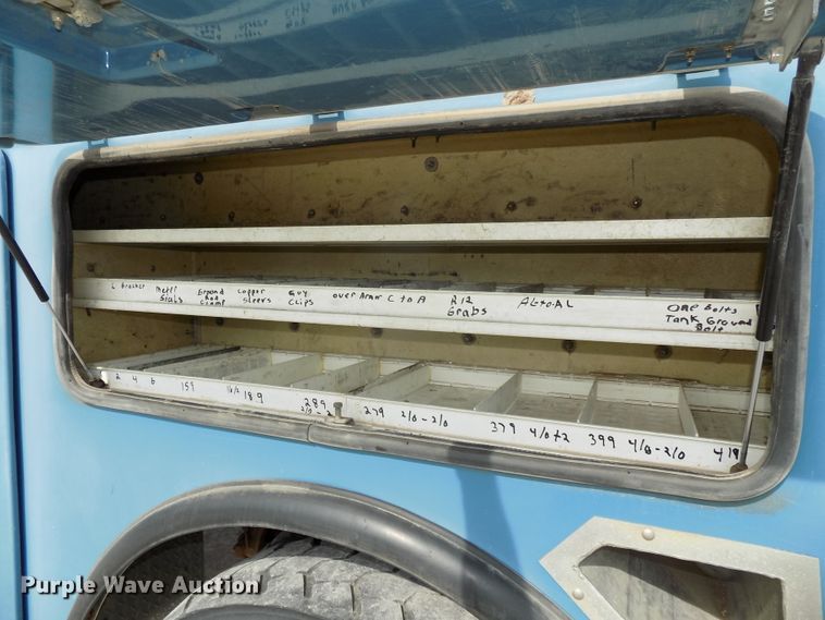 image for item DG2638 2004 International 7400  bucket truck