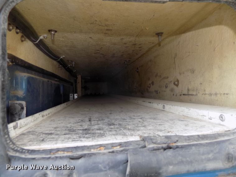 image for item DG2638 2004 International 7400  bucket truck