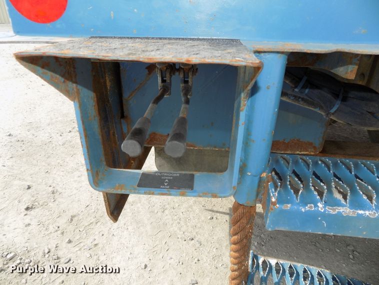 image for item DG2638 2004 International 7400  bucket truck