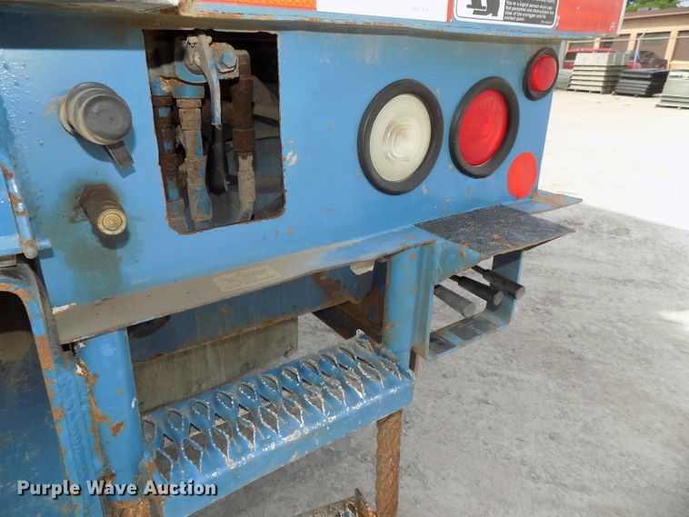 image for item DG2638 2004 International 7400  bucket truck