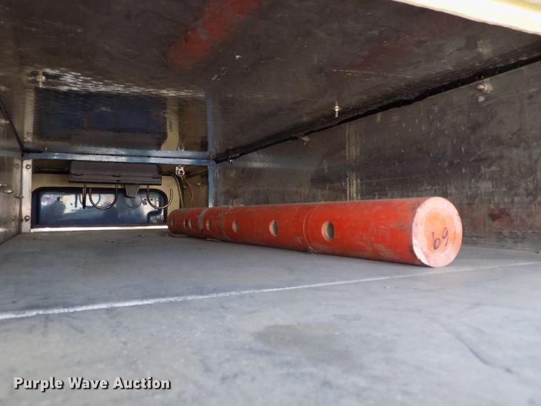 image for item DG2638 2004 International 7400  bucket truck