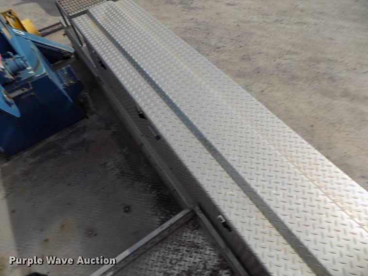 image for item DG2638 2004 International 7400  bucket truck