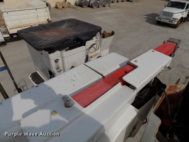 image for item DG2638 2004 International 7400  bucket truck