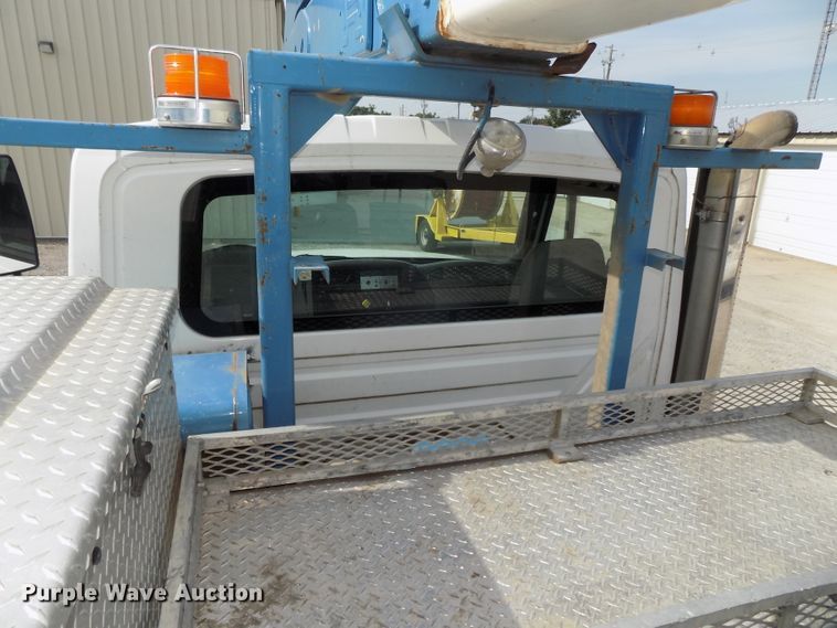 image for item DG2638 2004 International 7400  bucket truck