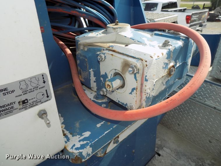 image for item DG2638 2004 International 7400  bucket truck