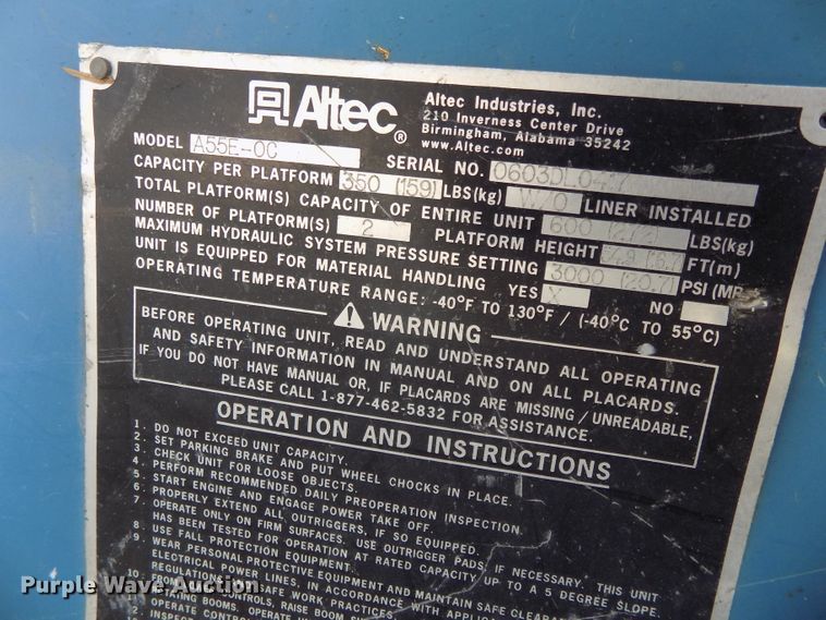 image for item DG2638 2004 International 7400  bucket truck