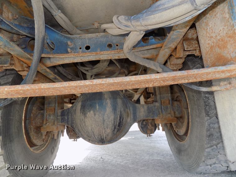 image for item DG2638 2004 International 7400  bucket truck