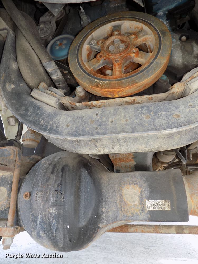 image for item DG2638 2004 International 7400  bucket truck