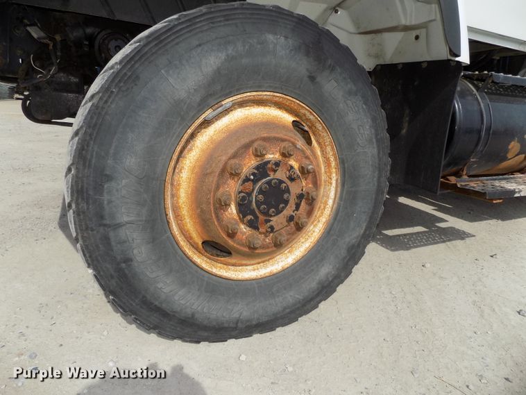 image for item DG2638 2004 International 7400  bucket truck