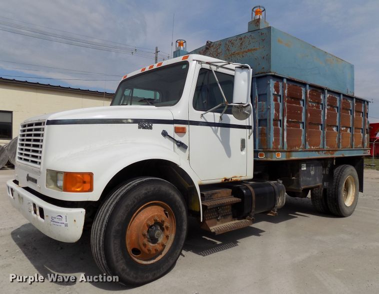 image for item DG2640 1996 International 4900  dump truck