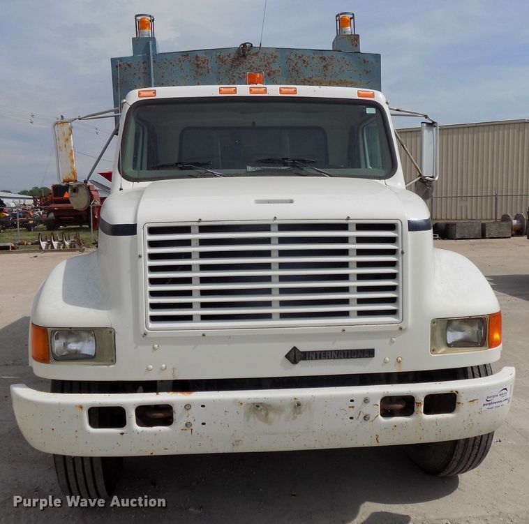 image for item DG2640 1996 International 4900  dump truck
