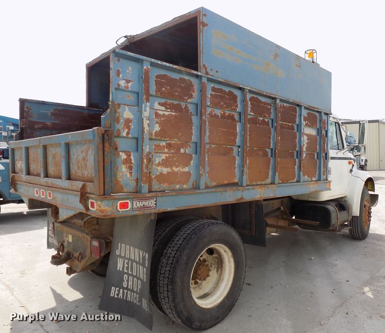 image for item DG2640 1996 International 4900  dump truck