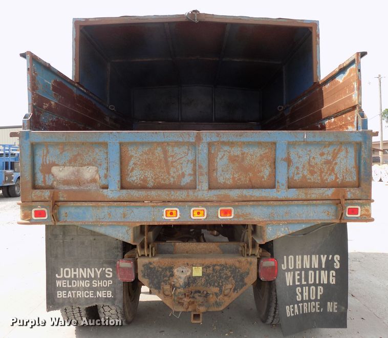 image for item DG2640 1996 International 4900  dump truck