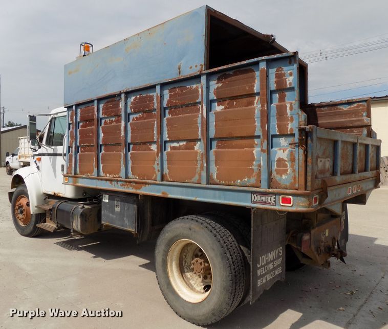 image for item DG2640 1996 International 4900  dump truck