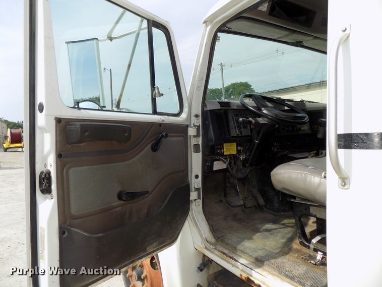 image for item DG2640 1996 International 4900  dump truck