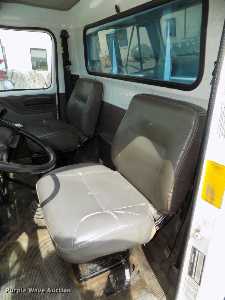 image for item DG2640 1996 International 4900  dump truck