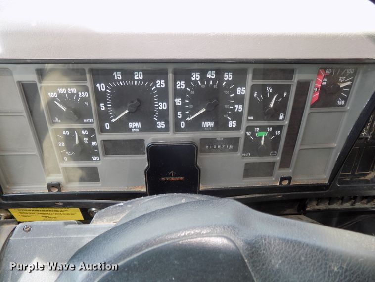 image for item DG2640 1996 International 4900  dump truck